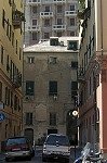 Flatgebouwen in het centrum van Genua; Apartment buildings in the centre of Genoa