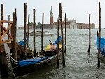 Gondels (Veneti, Itali); Gondolas (Venice, Italy)