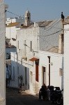 Straatje in Alberobello (Apuli, Itali); Street in Alberobello (Apulia, Italy)