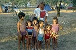 Tussen de kinderen (Apuli, Itali); Between the children (Apulia, Italy)