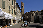 Plein in Montalcino (Toscane, Itali); Square in Montalcino (Tuscany, Italy)