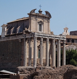 De tempel van Antoninus en Faustina